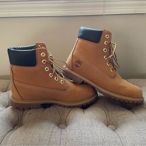 (W) Timberland Boots